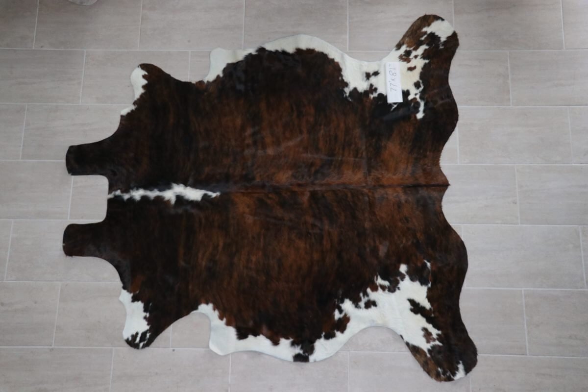 Natural Brazilian Cowhide 7'7" x 8'1" - Image 2